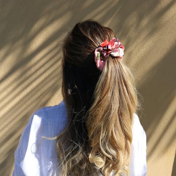 Oversized Scrunchie - Muted Floral Flamingo - Picture 7 of 8
